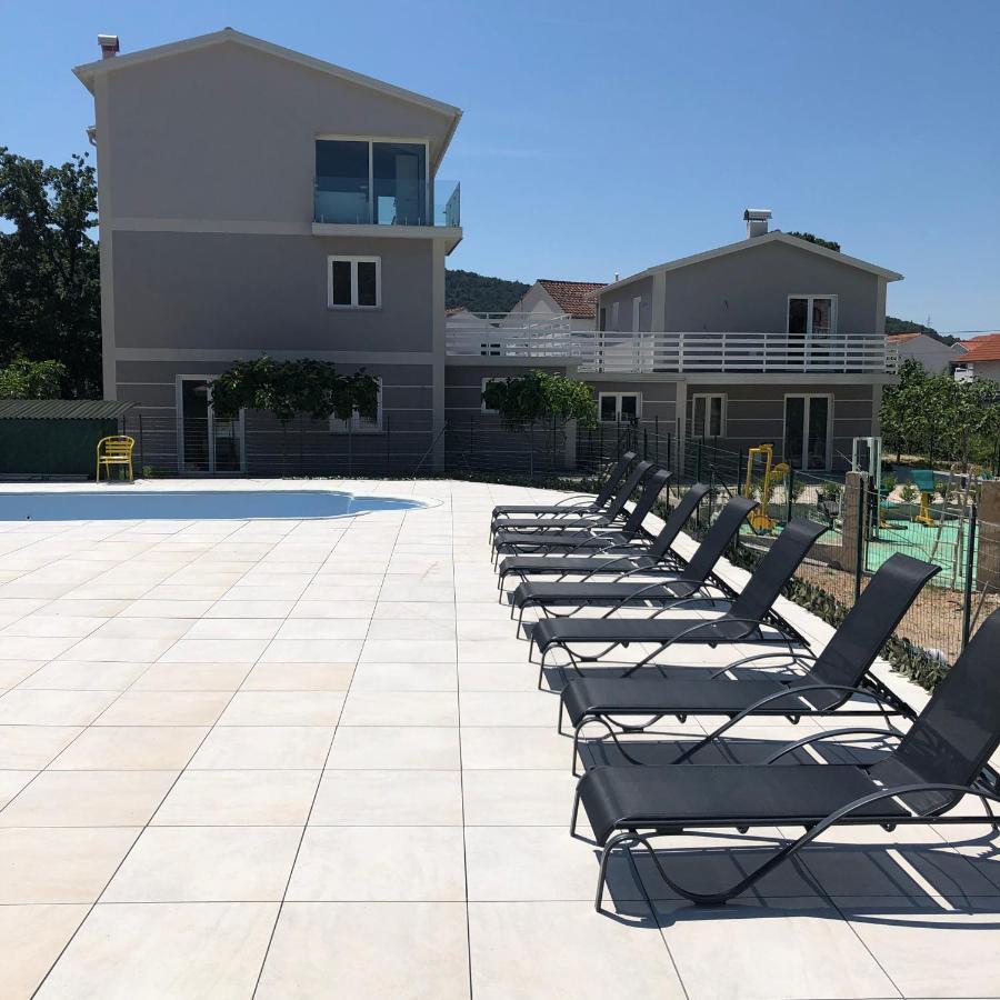 Lipovac Resort Ficus Bilice Extérieur photo