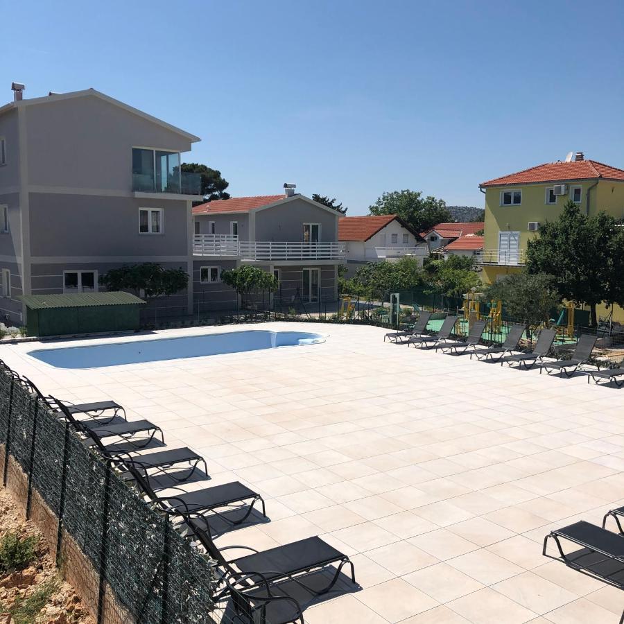 Lipovac Resort Ficus Bilice Extérieur photo